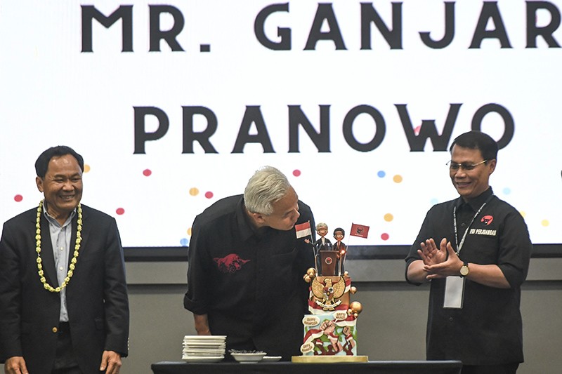Momen Ganjar Dapat Kejutan Ulang Tahun saat Pertemuan CALD Party - Bagian 2