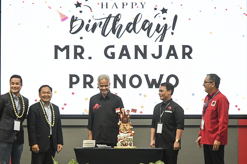 Momen Ganjar Dapat Kejutan Ulang Tahun saat Pertemuan CALD Party - Bagian 1