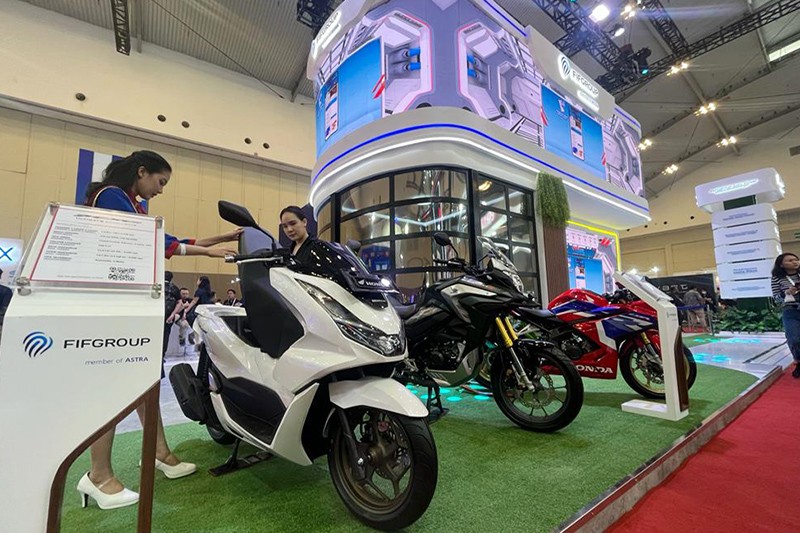 Antusiasme Pengunjung Datang ke Booth FIFGROUP di Ajang IMOS+ 2023 - Bagian 1
