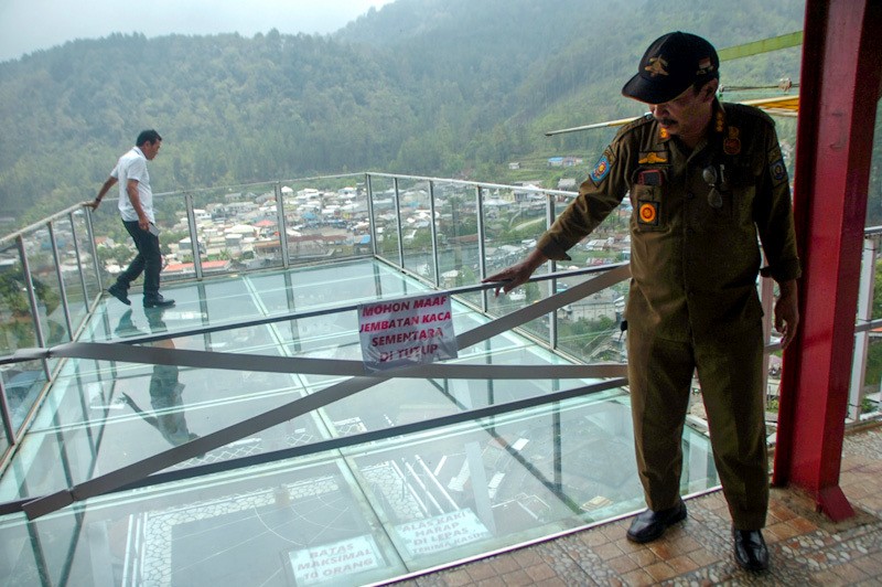 3 Wahana Jembatan Kaca di Kabupaten Tegal Ditutup - Bagian 2