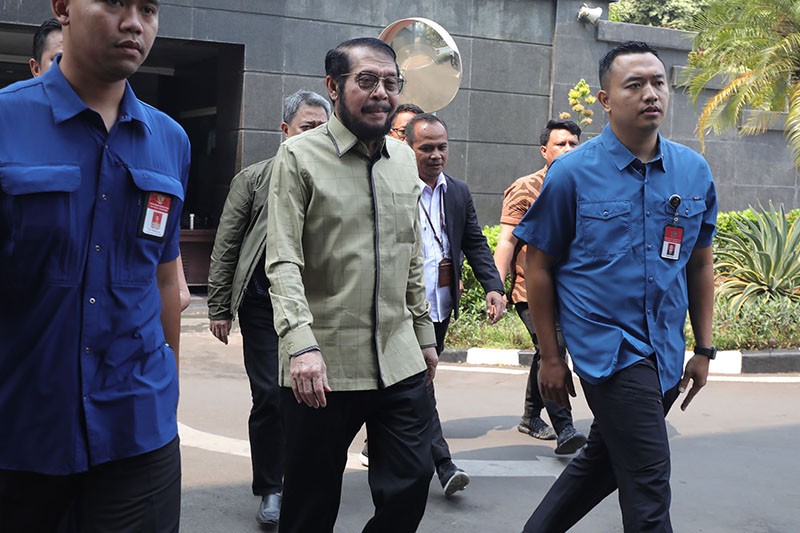 Senyum Ketua MK Anwar Usman Kembali Diperiksa MKMK - Bagian 1