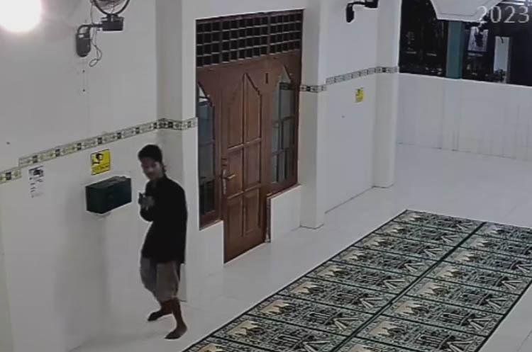 Pria Curi Uang Infak Masjid di Bantul Terekam CCTV, Modus Selotip Lidi