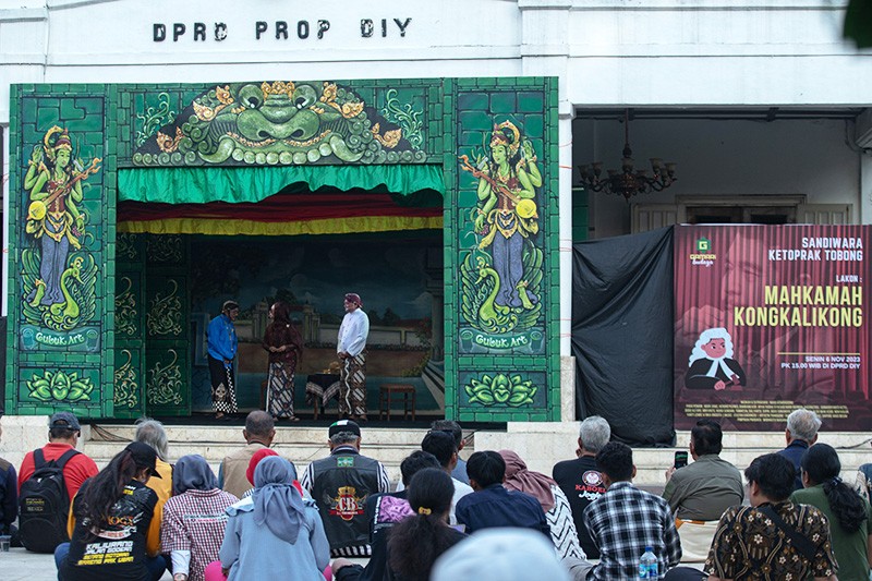 Protes Putusan MK, Seniman Yogya Gelar Sandiwara Ketoprak Mahkamah Kongkalikong - Bagian 1