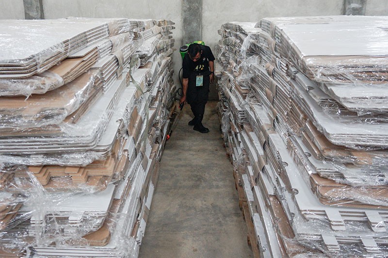 Gudang Logistik KPU Disemprot Cairan Anti Rayap dan Tikus - Bagian 2