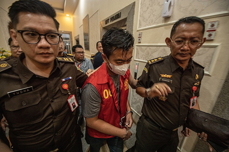Tampang 3 Pegawai Pajak Ditahan Kejaksaan karena Kasus Korupsi - Bagian 4