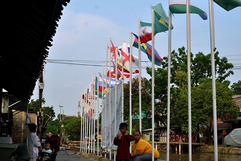 Kampung Asem Bekasi Dihiasi Bendera Negara Peserta Piala Dunia U-17 - Bagian 2