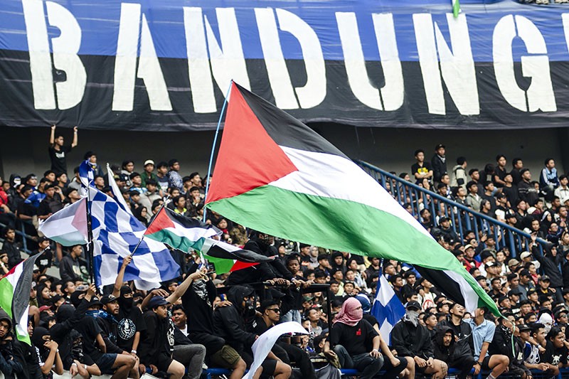 Diperbolehkan FIFA, Bendera Palestina Berkibar saat Kompetisi Liga Indonesia  - Bagian 2