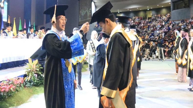 Unpas Bandung Wisuda 42 Dokter Muda Angkatan Pertama Fakultas Kedokteran