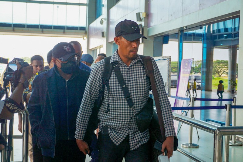 KPK Tangkap Tangan Pj Bupati Sorong Yan Piet Mosso - Bagian 2