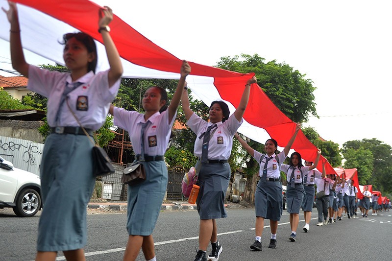 Kirab Bendera Merah Putih Sepanjang 1.001 Meter di Bali - Bagian 2