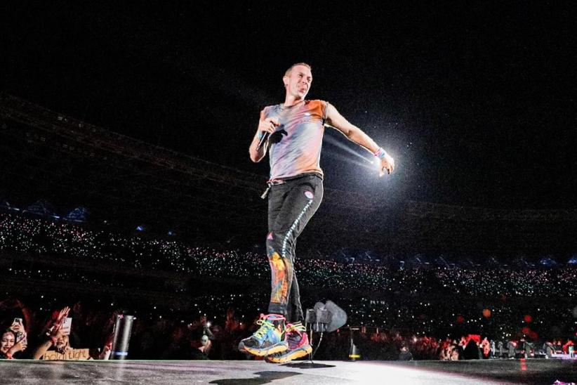 Foto-Foto Coldplay Tampil Memukau, Stadion GBK Dipenuhi Cahaya Ponsel - Bagian 1