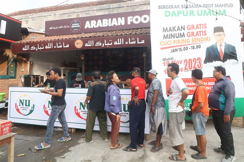 Dapur Umum Prof Mahfud Sediakan 150 Porsi Makan Gratis Setiap Hari - Bagian 1