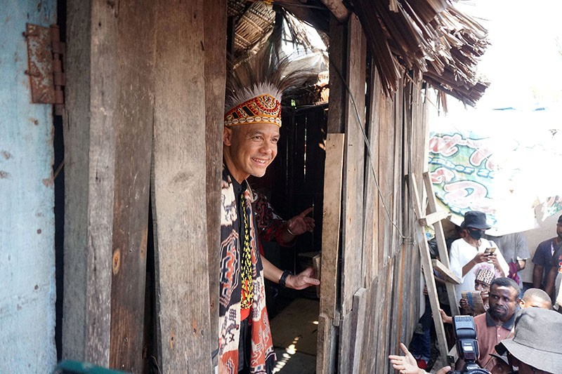 Capres Ganjar Pranowo Disambut Antusias Masyarakat Papua Barat Daya - Bagian 2