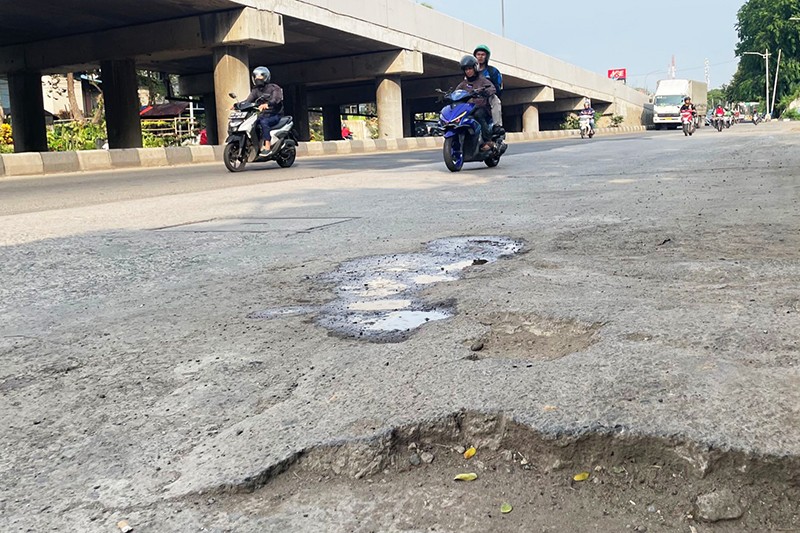 Jalanan Rusak di Ibu Kota Ditambal tapi Tidak Rata, Pengendara Diimbau Hati-Hati - Bagian 2