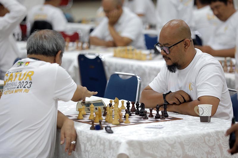 Ketika Para Wartawan Serius Ikuti Turnamen Catur - Bagian 1