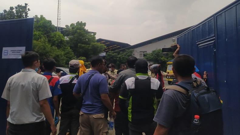 Massa Sweeping Pabrik di Cimahi, Ajak Buruh Demo Tuntut Upah Naik