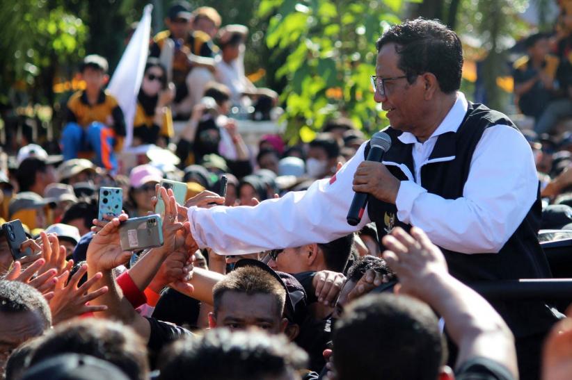 Momen Mahfud MD Disambut Ribuan Warga Pontianak - Bagian 1