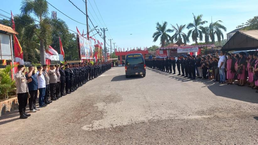 Penyerahan Santuan kepada Ahli Waris Prajurit TNI Gugur Ditembak KKB Papua - Bagian 4