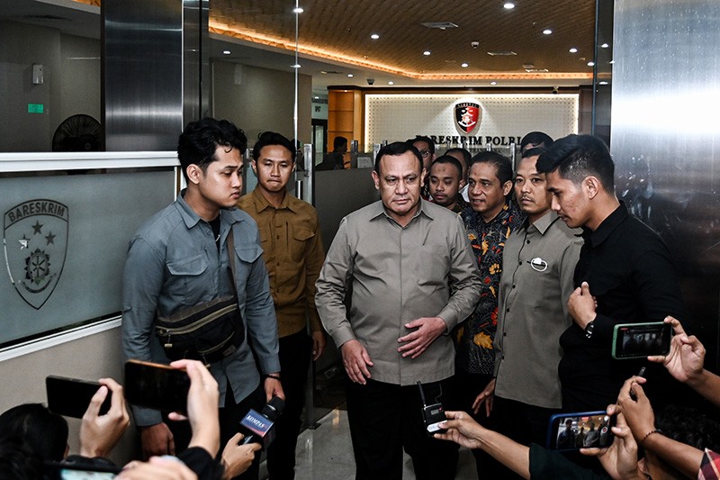 Ekspresi Firli Bahuri Diperiksa Perdana sebagai Tersangka Kasus Pemerasan - Bagian 1