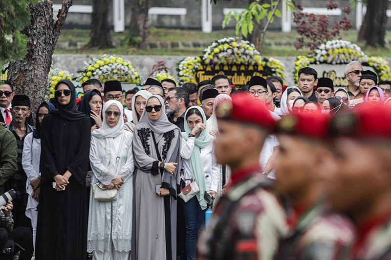 Suasana Pemakaman Letjen TNI Purn Doni Monardo di TMP Kalibata - Bagian 7