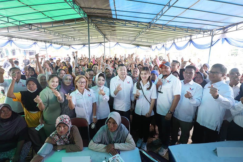 Partai Perindo Gelar Bazar Murah dan Pengobatan Gratis di Tangerang - Bagian 4