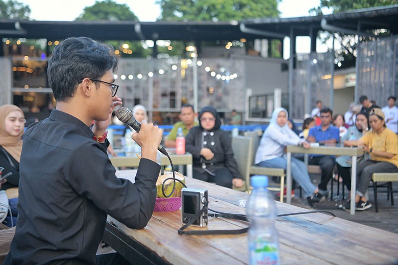 Alam Ganjar Tampung Aspirasi saat Kumpul Bersama Relawan di Makassar - Bagian 3