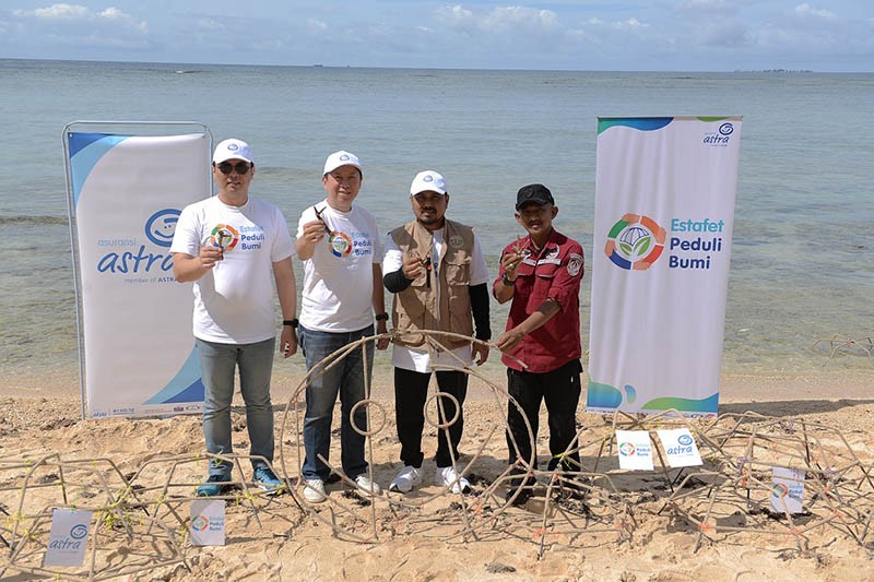 Transplantasi 5.000 Bibit Terumbu Karang di Pulau Samalona Makassar - Bagian 1