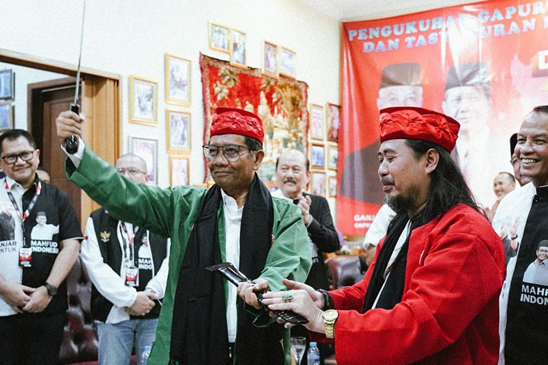 Tegas dan Berani, Mahfud MD Didapuk sebagai Warga Kehormatan Jawara Pantura Banten - Bagian 1