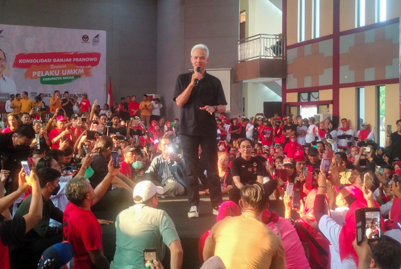 Ribuan Masyarakat Bekasi Sambut Capres Ganjar Pranowo - Bagian 1