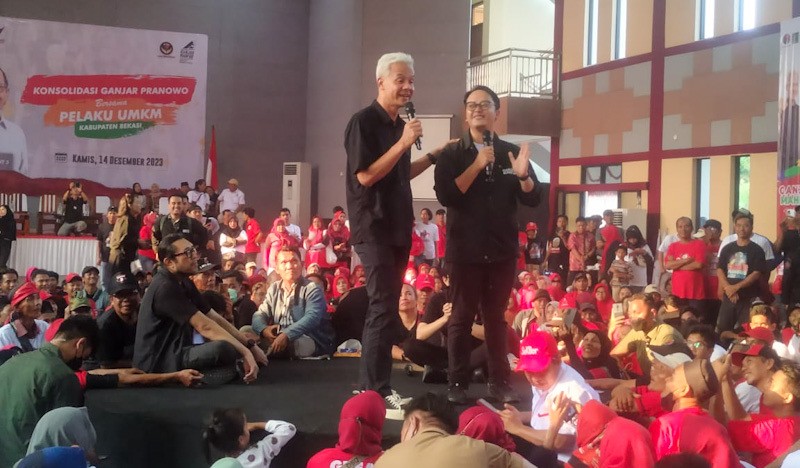 Ribuan Masyarakat Bekasi Sambut Capres Ganjar Pranowo - Bagian 3