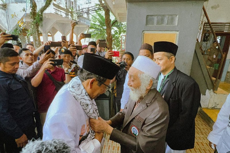 Doa Khusus Ulama Kharismatik Abuya Muhtadi untuk Mahfud MD - Bagian 1