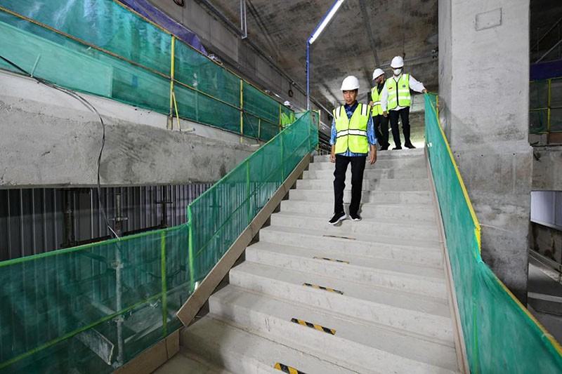 Foto-Foto Presiden Jokowi Cek Progres Pembangunan MRT Jakarta Fase 2A - Bagian 5