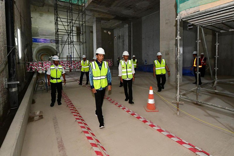 Foto-Foto Presiden Jokowi Cek Progres Pembangunan MRT Jakarta Fase 2A - Bagian 2