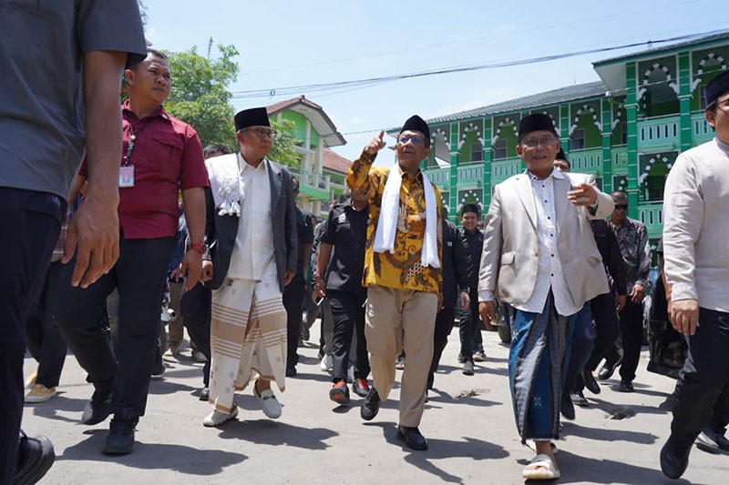 Ulama Barisan Lauhil Mahfud se-Priangan Timur Bertekad Menangkan Pasangan Ganjar-Mahfud - Bagian 1