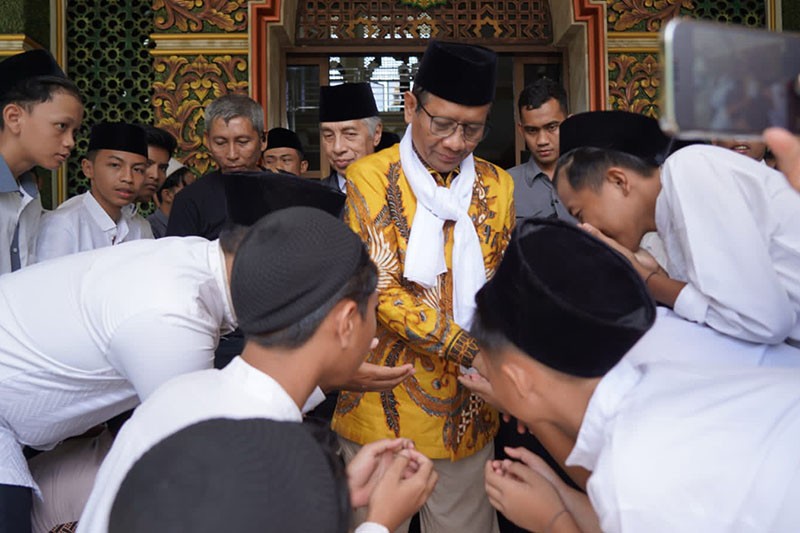 Ulama Barisan Lauhil Mahfud se-Priangan Timur Bertekad Menangkan Pasangan Ganjar-Mahfud - Bagian 2