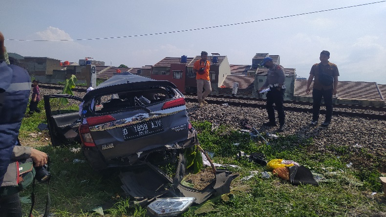Korban Tewas Kecelakaan Minibus Tertabrak Kereta Feeder Whoosh di KBB Jadi 5 Orang
