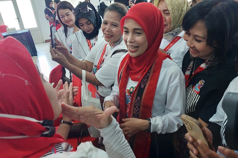 Siti Atikoh Gunakan Bahasa Isyarat Berbincang dengan Disabilitas - Bagian 2