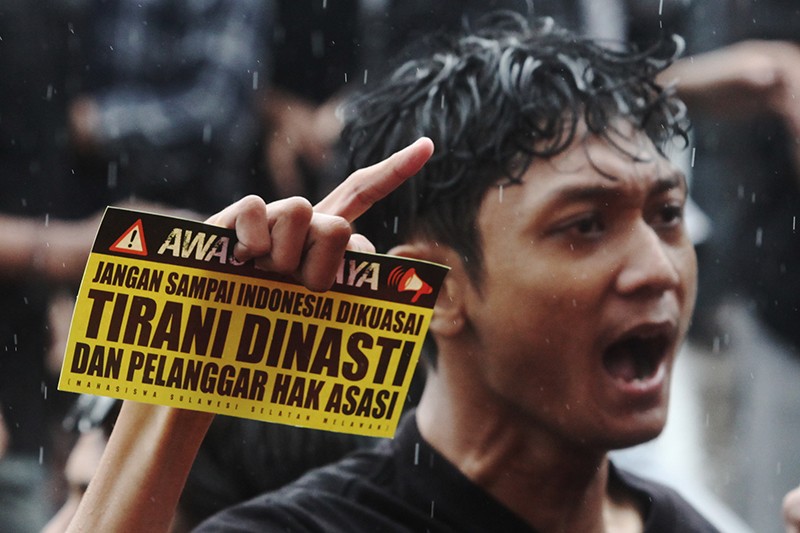Aksi Mahasiswa Tolak Dinasti Politik dan Pelanggaran HAM Meluas ke Makassar - Bagian 1
