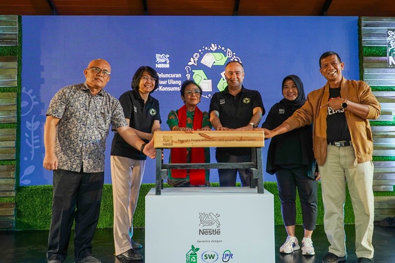 Peluncuran Produk Hasil Daur Ulang Pasca Konsumsi dan Kolaborasi Gerakan Sekolah Sehat - Bagian 1
