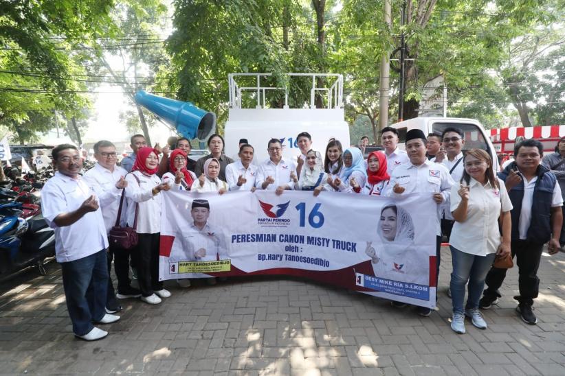 HT Serahkan 10 Gerobak Partai Perindo untuk UMKM Tigaraksa Tangerang - Bagian 2