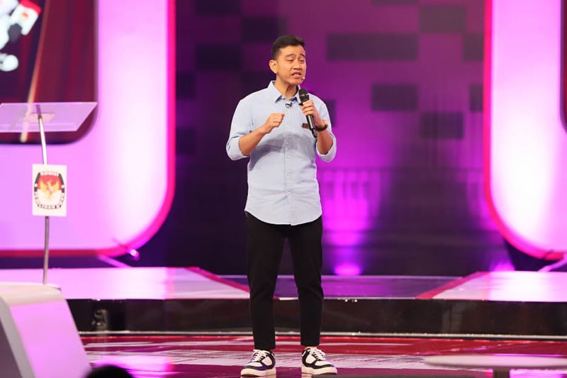 Ekspresi Gibran Dikuliahi Mahfud MD saat Debat Cawapres - Bagian 2