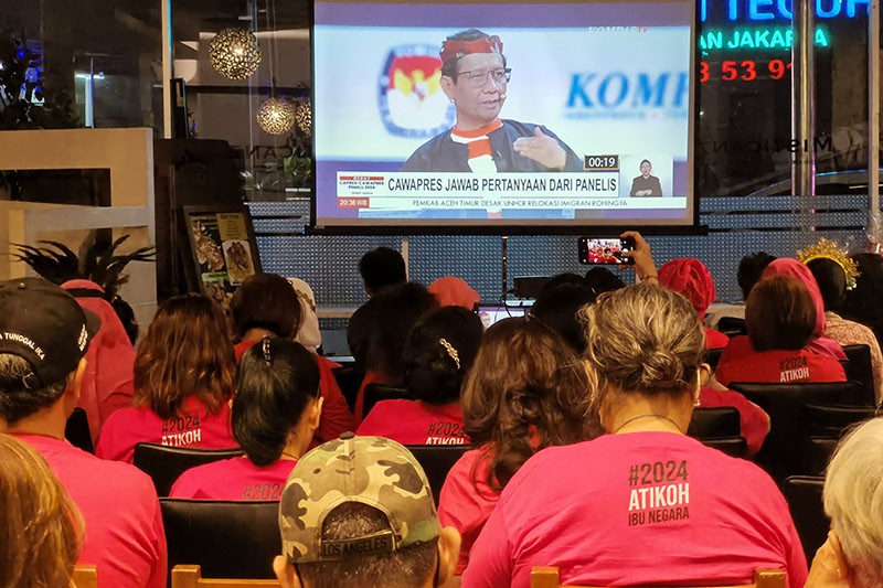 Rayakan Hari Ibu, PINK Movement Relawan Ganjar-Mahfud Antusias Nobar Debat Cawapres - Bagian 1