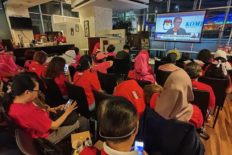 Rayakan Hari Ibu, PINK Movement Relawan Ganjar-Mahfud Antusias Nobar Debat Cawapres - Bagian 4