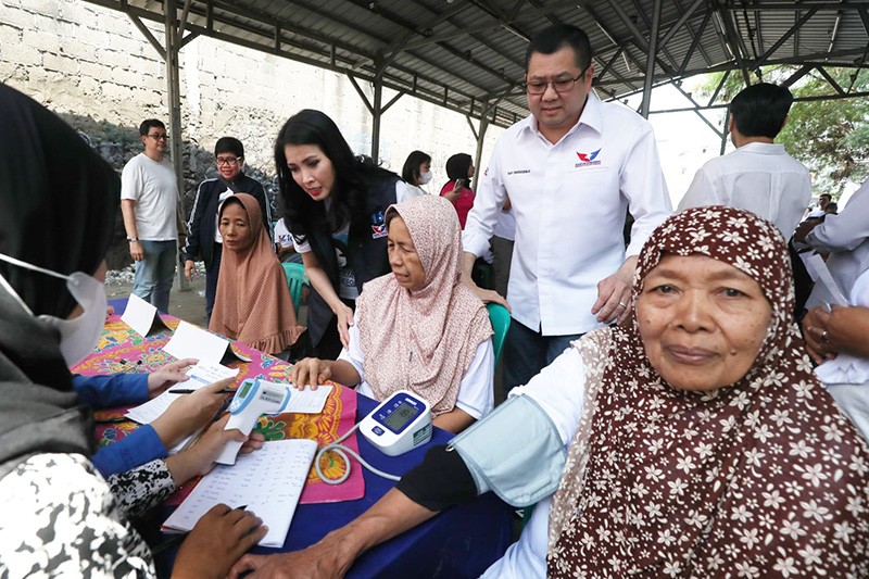 Momen Kedekatan Ketum Partai Perindo Hary Tanoe dengan Warga Tangsel - Bagian 4