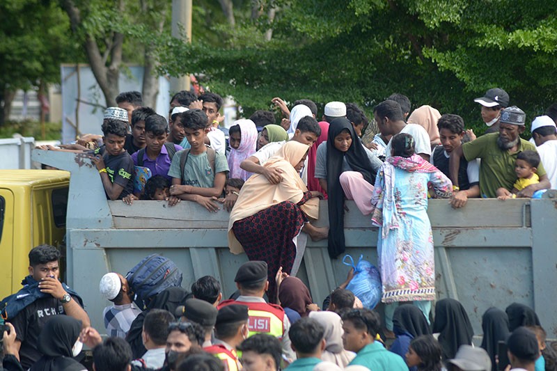 137 Imigran Rohingya Dipindahkan Paksa oleh Mahasiswa Aceh - Bagian 1