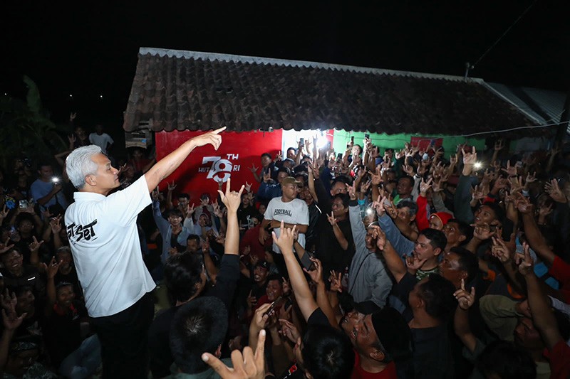 Riuh Masyarakat Klaten Sambut Kedatangan Ganjar untuk Menginap di Rumah Warga - Bagian 1
