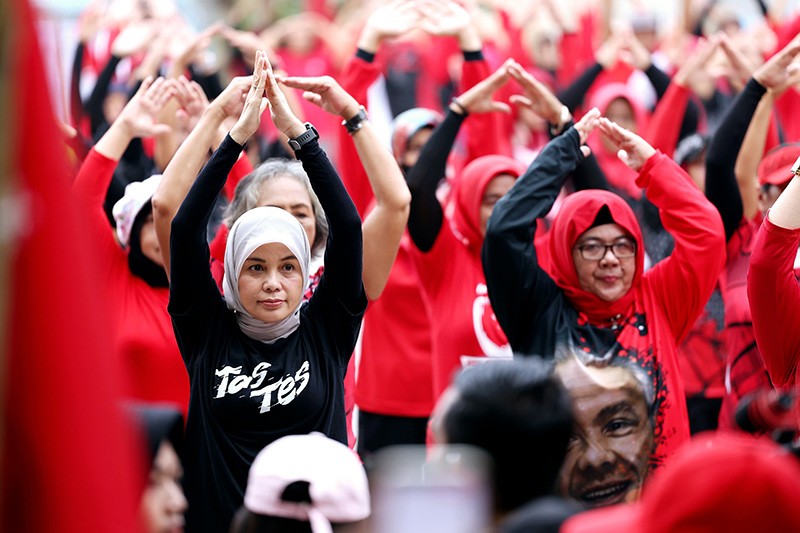 Semangat Ratusan Ibu-Ibu Magelang Senam 'Sicita' dan 'Rambut Putih' bersama Siti Atikoh - Bagian 1