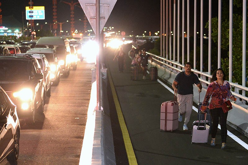 Tol Bali Mandara Macet Parah, Bule-Bule Jalan Kaki Kejar Pesawat ke Bandara Ngurah Rai - Bagian 2