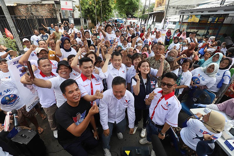 HT bersama Caleg Partai Perindo Ci Mehong Gelar Bazar Murah dan Pengobatan Gratis - Bagian 4