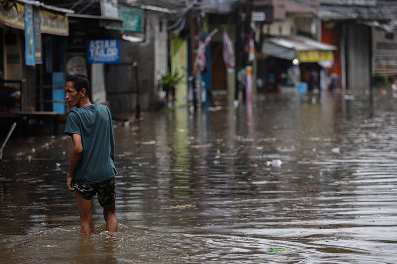 Jalan Kemang Utara Banjir, Mobil dan Motor Tidak Bisa Melintas  - Bagian 2